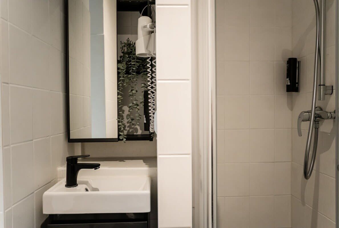 Dusche, Haartrockner, Handtücher