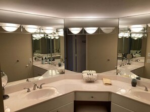 Hair dryer, towels - Beachfront 2BR/3BA condo with pool, WiFi, and panoramic views. (Marco Island)