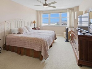 2 bedrooms, iron/ironing board, WiFi (free), bed sheets - Beachfront 2BR/3BA condo with pool, WiFi, and panoramic views. (Marco Island)