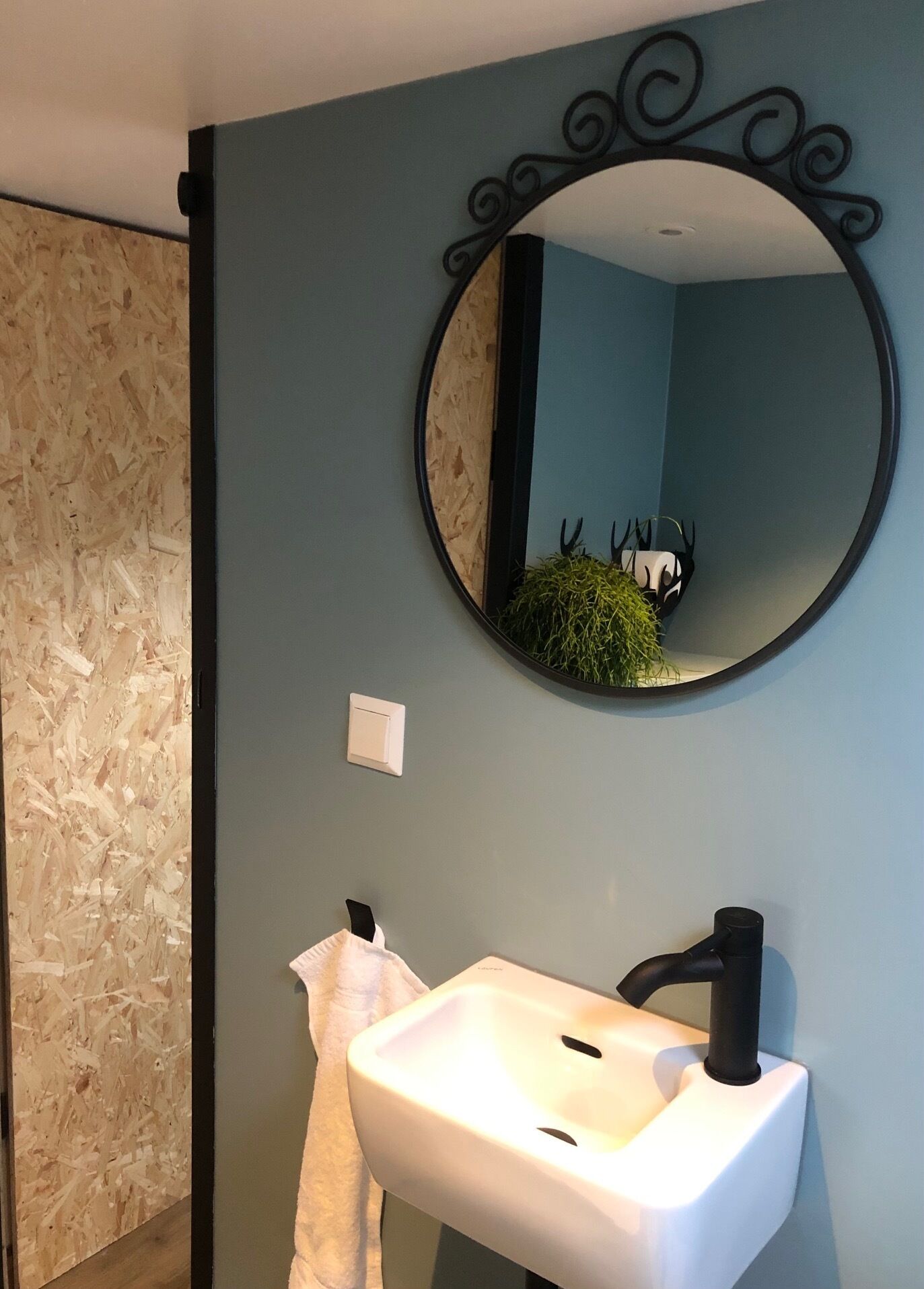 تجهيزات دش، مجففات شعر، مناشف، صابون