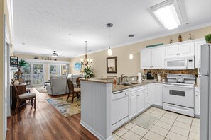 Kühlschrank, Ofen, Herdplatte, Geschirrspüler