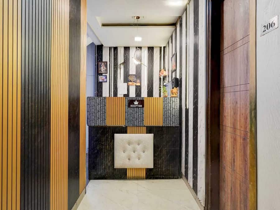 Check-in/check-out kiosk