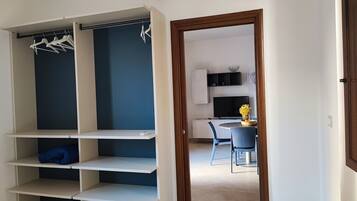 Standard-Apartment | Schrank