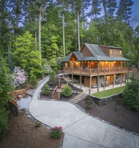 Hilltop Haven | Secluded Rustic Cabin w/ Game Room