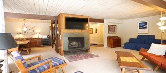 Ski Condo next door to Loon Mountain Resort with Mountain Views!! (BW3L)