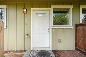 Exterior detail - Stylist Home with Dual Suites near Green Lake (Seattle)