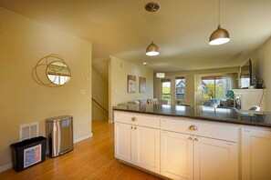 Interior - Stylist Home with Dual Suites near Green Lake (Seattle)