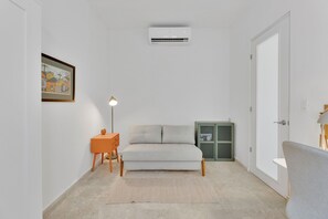 Smart TV - 2BR Near Beach & Old San Juan • Patio • Sleeps 4 (San Juan)