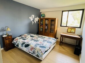 4 室のベッドルーム、アイロン / アイロン台、WiFi、ベッドシーツ