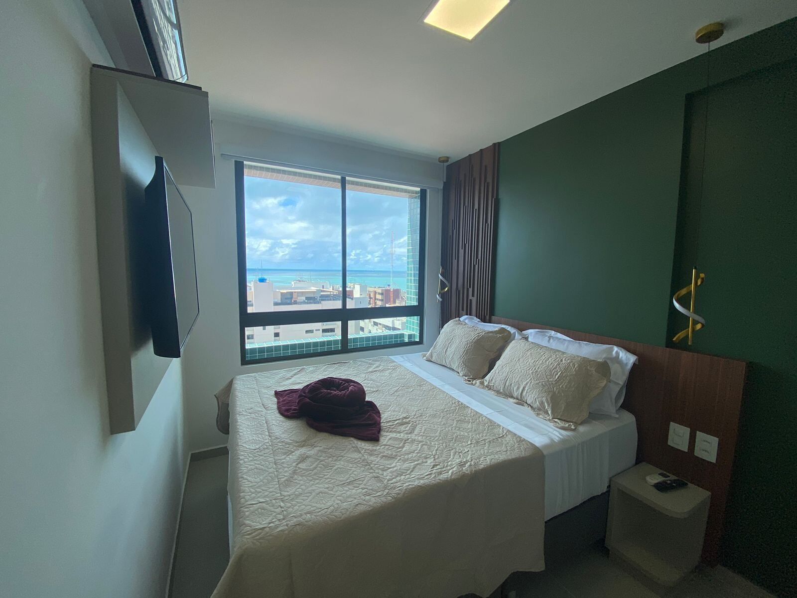 1 habitación, tabla de planchar con plancha y wifi gratis 