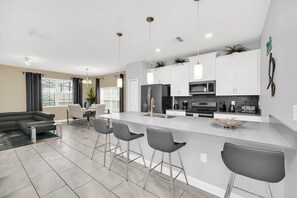 Fridge, microwave, oven, stovetop - Beautiful 5 Bed Town Home with Splash Pool-9017DLD (Davenport)