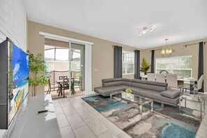 TV, offices - Beautiful 5 Bed Town Home with Splash Pool-9017DLD (Davenport)