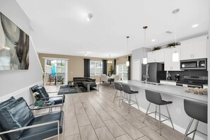 Interior - Beautiful 5 Bed Town Home with Splash Pool-9017DLD (Davenport)