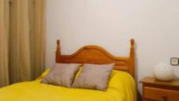 4 bedrooms, iron/ironing board, bed sheets
