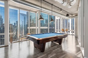 Games room - Exclusive 3BR with Views, Ideal for Tourists (Chicago)