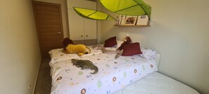 3 bedrooms, iron/ironing board, bed sheets