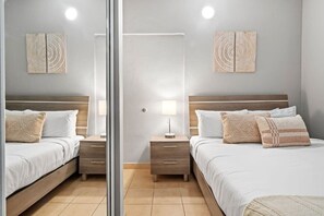 2 habitaciones, tabla de planchar con plancha, cuna de viaje y wifi 