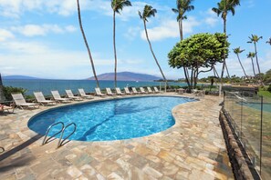 Pool - Beachfront Spectacular Sunset Suite (Kihei)