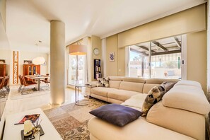 Smart TV, fireplace, books, stereo - 107. Exclusive Apartment With Huge Terrace & Views in Elviria, Marbella (Marbella)