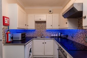 Restaurant - Cattle Market View Apartment (Boston)