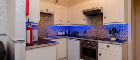 Apartment, Ensuite | Restaurant