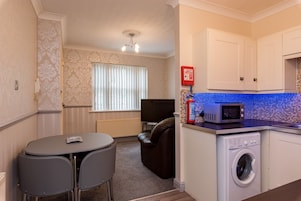 Apartment, Ensuite | Lounge