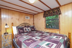 1 bedroom, iron/ironing board, WiFi (free), bed sheets