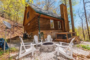 Property grounds - Experience tranquility at Hummingbird Hollow (Bryson City)