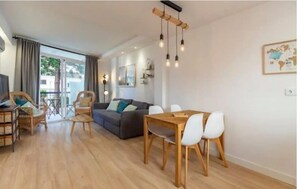 TV - Playa Carihuela by HDC Apartments (Torremolinos)