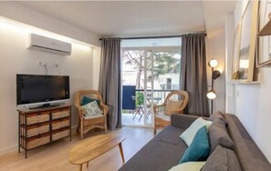 TV - Playa Carihuela by HDC Apartments (Torremolinos)