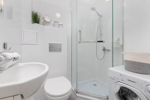 Shower, hair dryer, towels, shampoo