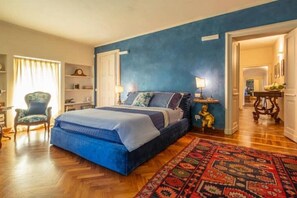 6 dormitoris, escriptori i planxa i posts de planxar 