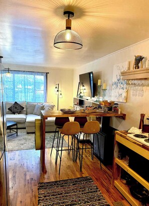 Téléviseur, foyer, bureau