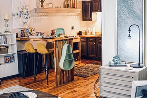 Interior - Ridgeway Bed & Brksfst Suite, Full Kitchen, Slps 4 (Eureka Springs)