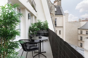 Outdoor dining - The Lander - Serviced 3BR/3BA - Champs-Elysées (Paris)