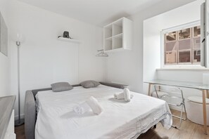 WiFi, bed sheets