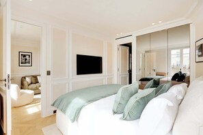 1 bedroom, iron/ironing board, travel cot, WiFi - The Lander - Serviced 1BR/1BA - Champs-Elysées (Paris)