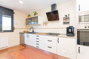 Frigorifero, microonde, forno, lavastoviglie