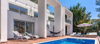 Stylish Villa Lucere with Private Pool and A/C close to Sitges