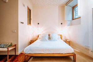 1 dormitorio, tabla de planchar con plancha, wifi y ropa de cama