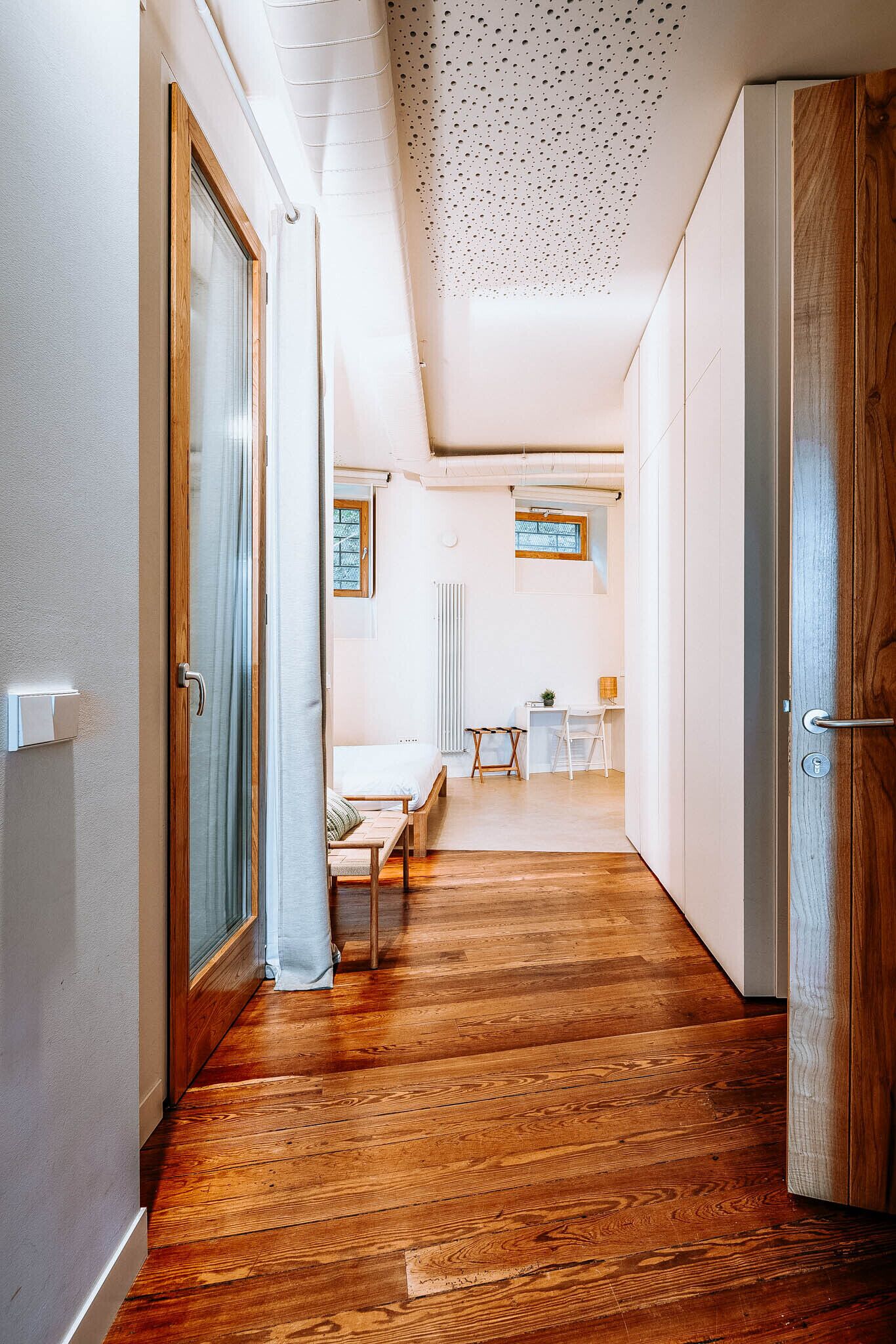 1 habitación, tabla de planchar con plancha, wifi y ropa de cama 
