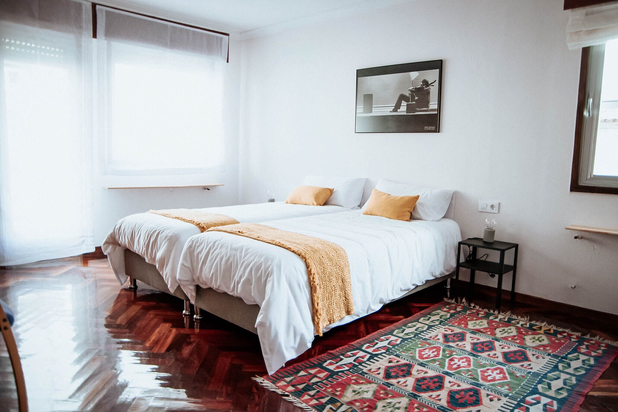 5 slaapkamers, een strijkplank/strijkijzer, reisbedje, wifi