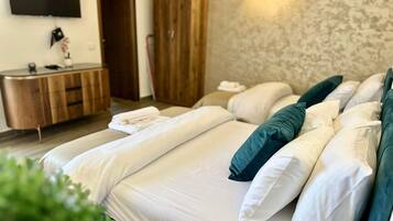 Studio, Terrace, Mountain View | Soundproofing, free WiFi, bed sheets