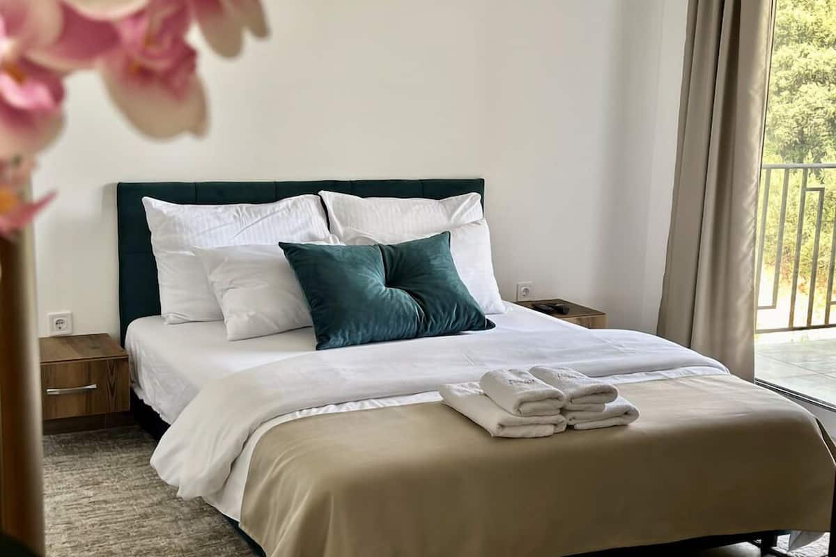 Panoramic Apartment, Kitchen, Sea View | Soundproofing, WiFi (free), bed sheets