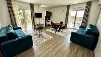 Panoramic Apartment, 1 Bedroom, Terrace, Sea View | Soundproofing, free WiFi, bed sheets