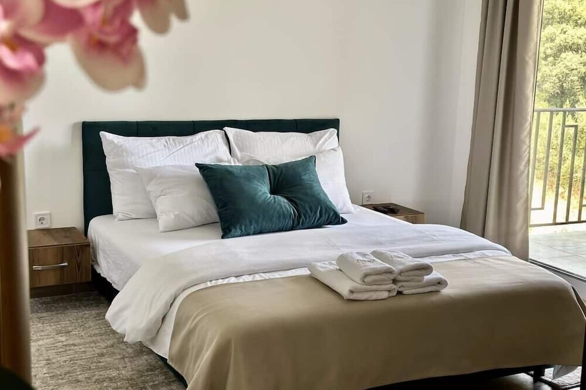 Soundproofing, WiFi (free), bed sheets