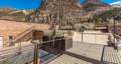 New Listing! Beautifully Updated Studio in the Heart of Downtown Ouray