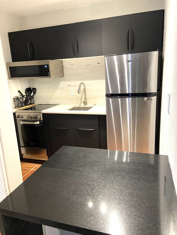 Køleskab, mikrobølgeovn