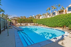 Pool - King of the Beach - Luxury Oceanfront Views + AC (Solana Beach)