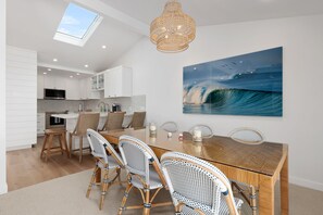 Dining - King of the Beach - Luxury Oceanfront Views + AC (Solana Beach)